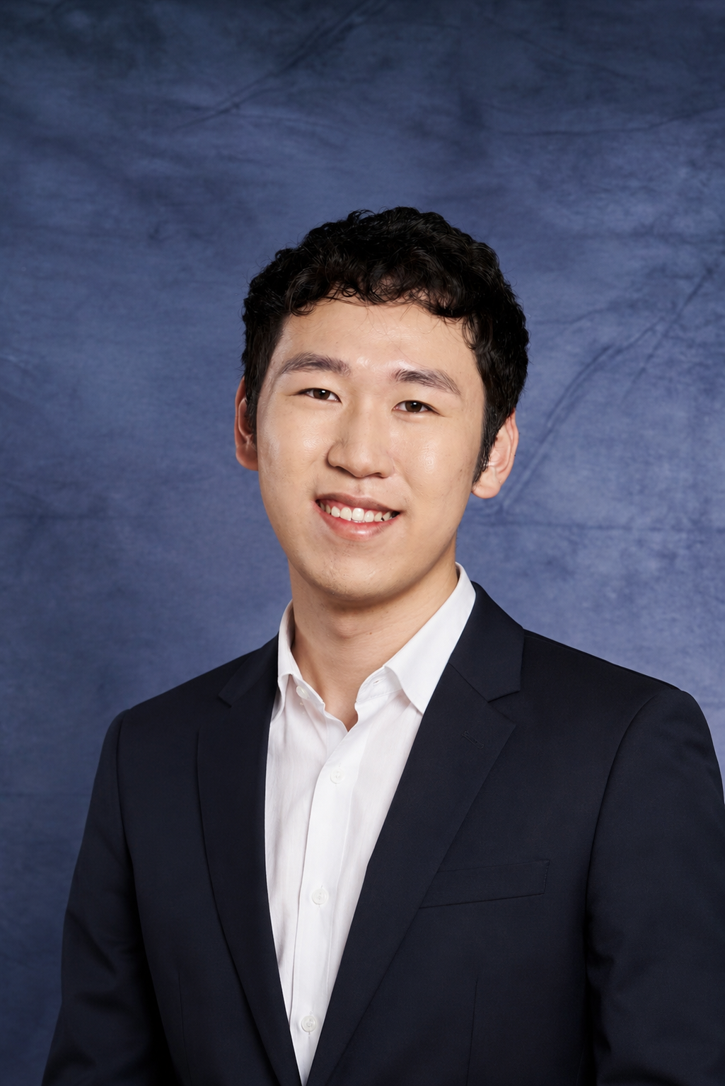 Professional portrait of Aaron Li